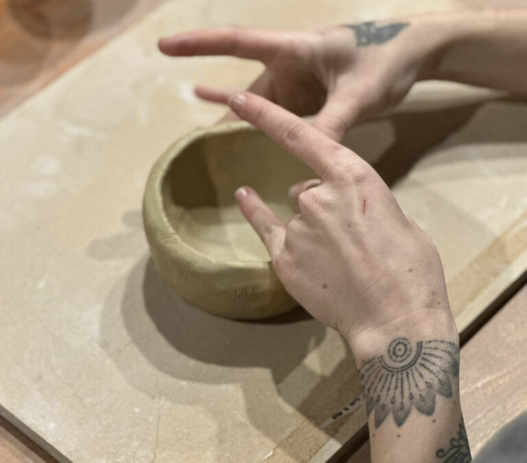 Crea tu pieza de cerámica: Taller Experiencial | Creativa Barcelona