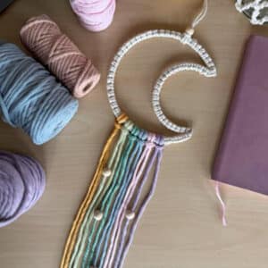 Taller de Macramé: Móvil Decorativo Luna | Creativa Barcelona