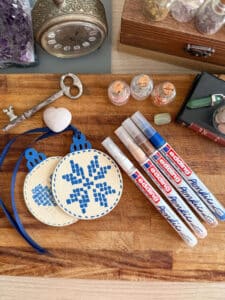 Taller Gratuito Bola Navideña con Edding | Creativa Barcelona