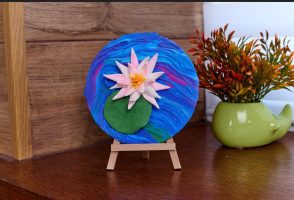 Modelem-una-composicio-de-flors